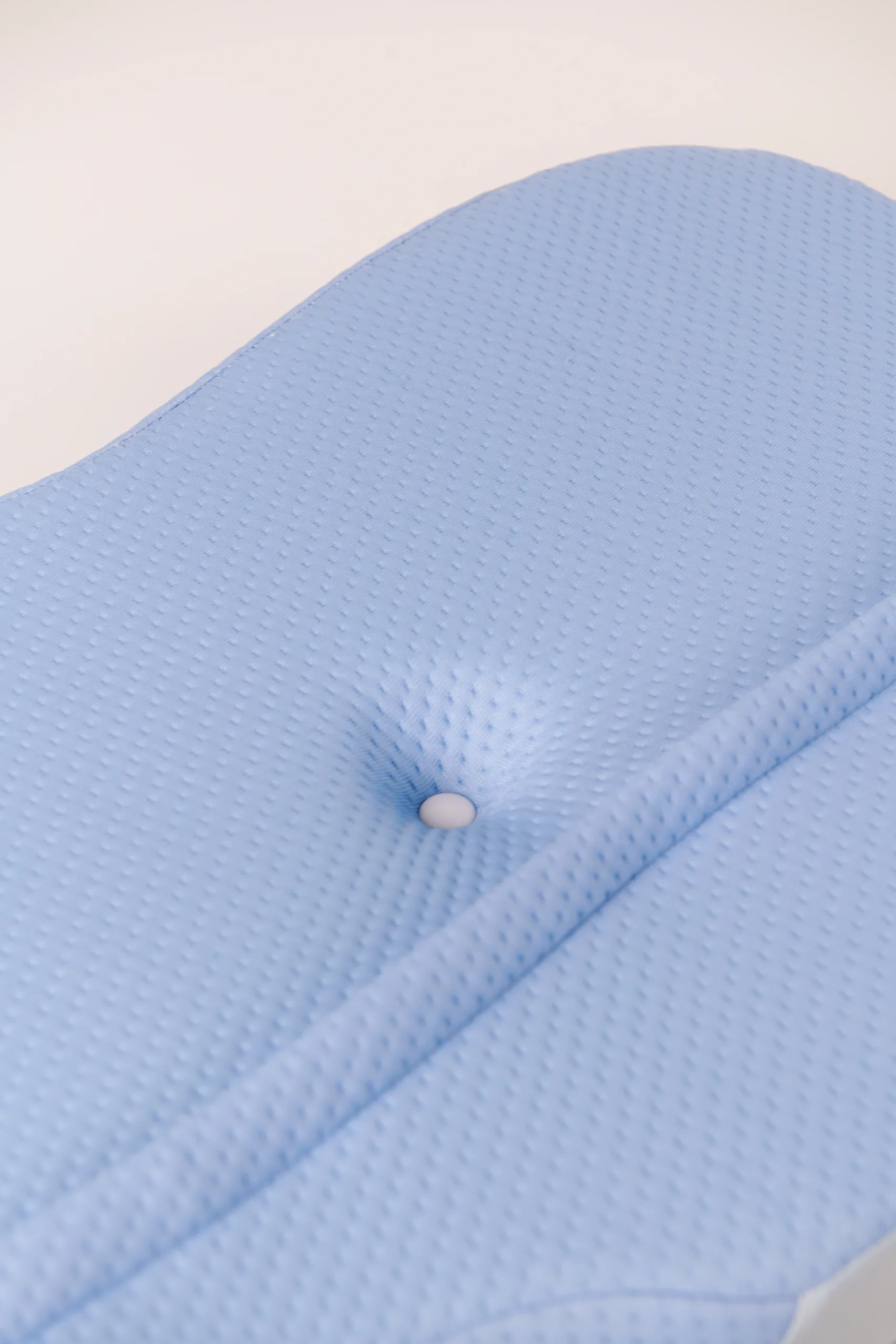 Close-up product view of the Derila Ergo pillow cover and contours